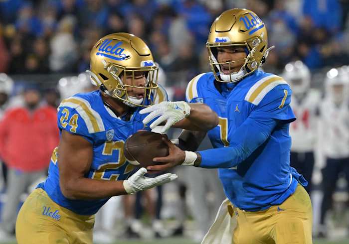 UCLA quarterback Dorian Thompson-Robinson hands off to Zach Charbonnet